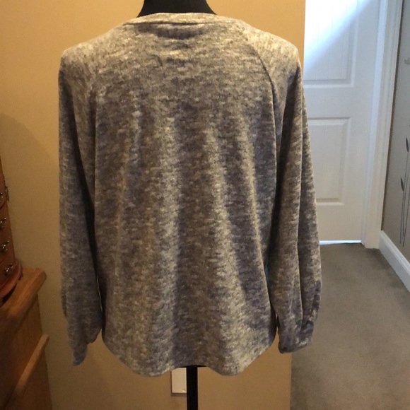 Jules and James Long Full Gathered Sleeves Top - Picture 3 of 7